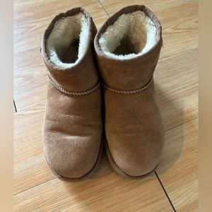 Mini uggs in chestnut